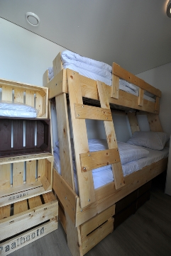 slaapkamer met stapelbed strandhuisje Groede